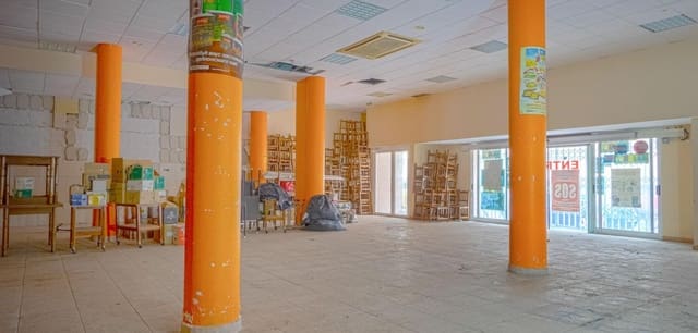 1 camera da letto Commerciale in vendita in Avenida Habaneras - Curva de Palangre, Torrevieja - 390.000 € (Rif: 10078020)