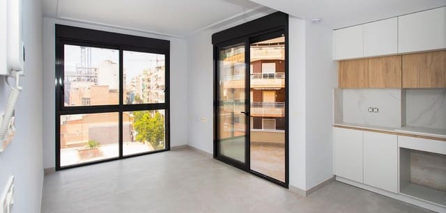 Apartamento de 2 habitaciones en Las Piscinas Naturales, Torrevieja en venta con piscina - 265.000 € (Ref: 10078022)