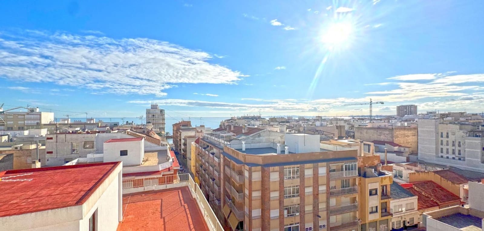 Apartamento de 2 habitaciones en Torrevieja en venta con piscina - 265.000 € (Ref: 10078022)