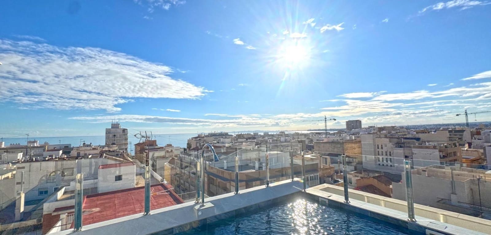 Apartamento de 2 habitaciones en Torrevieja en venta con piscina - 265.000 € (Ref: 10078022)