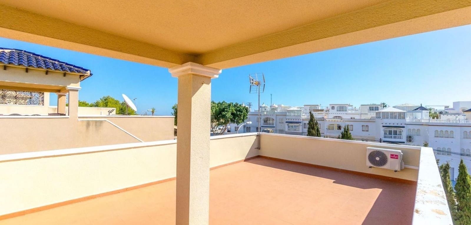 3 makuuhuone Huvila myytävänä paikassa Filipinas mukana uima-altaan - 295 000 € (Ref: 10078032)