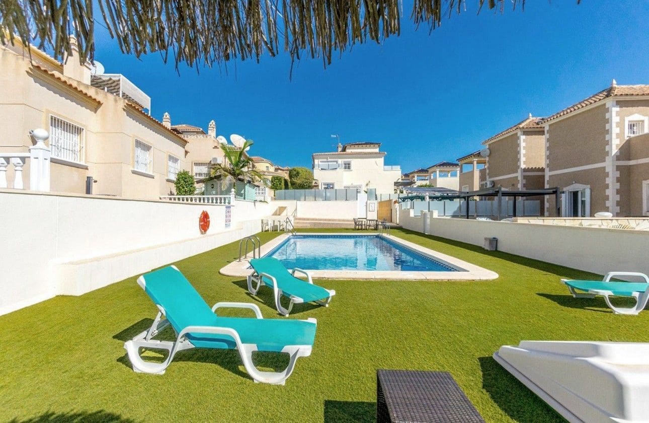 2 soverom Bungalow til salgs i Orihuela Costa med svømmebasseng - € 137 950 (Ref: 10080597)