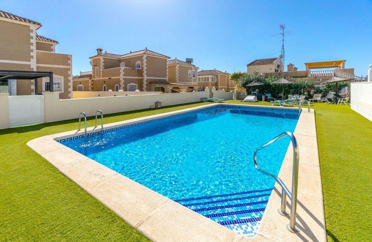 2 soverom Bungalow til salgs i Orihuela Costa med svømmebasseng - € 137 950 (Ref: 10080597)