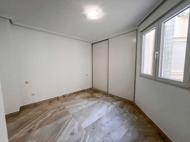 2 sovrum Lägenhet till salu i Puerto Deportivo, Torrevieja - 198 900 € (Ref: 10080799)