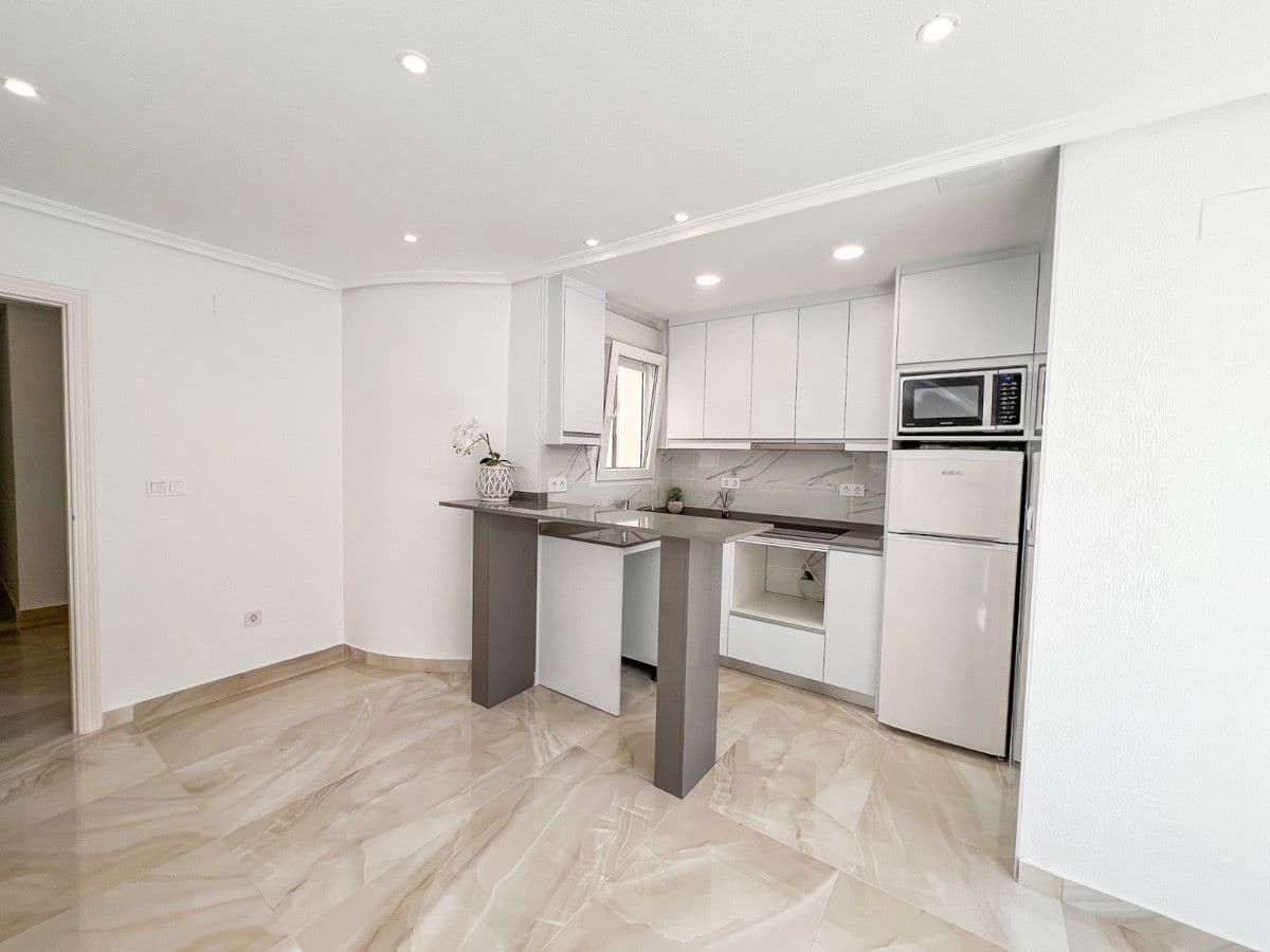 2 sovrum Lägenhet till salu i Torrevieja - 198 900 € (Ref: 10080799)
