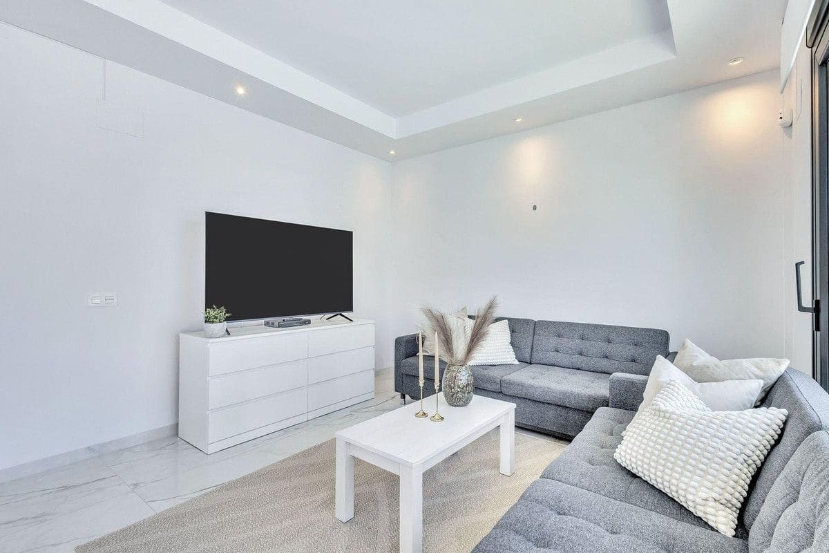 Chalet de 3 habitaciones en Torrevieja en venta - 749.900 € (Ref: 10080853)