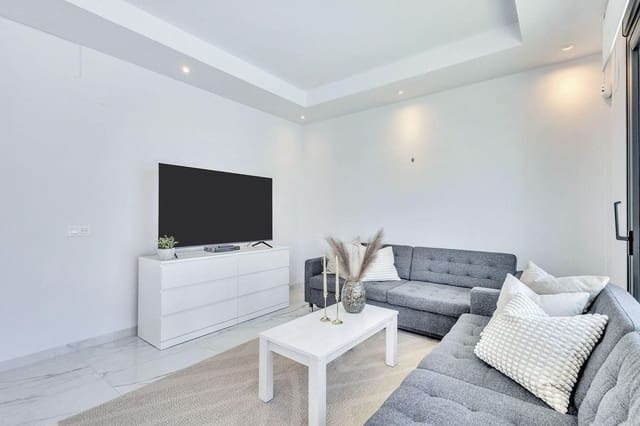 Chalet de 3 habitaciones en Torreblanca, Torrevieja en venta - 749.900 € (Ref: 10080853)