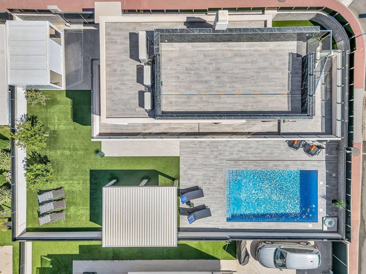 Chalet de 3 habitaciones en Torrevieja en venta - 749.900 € (Ref: 10080853)