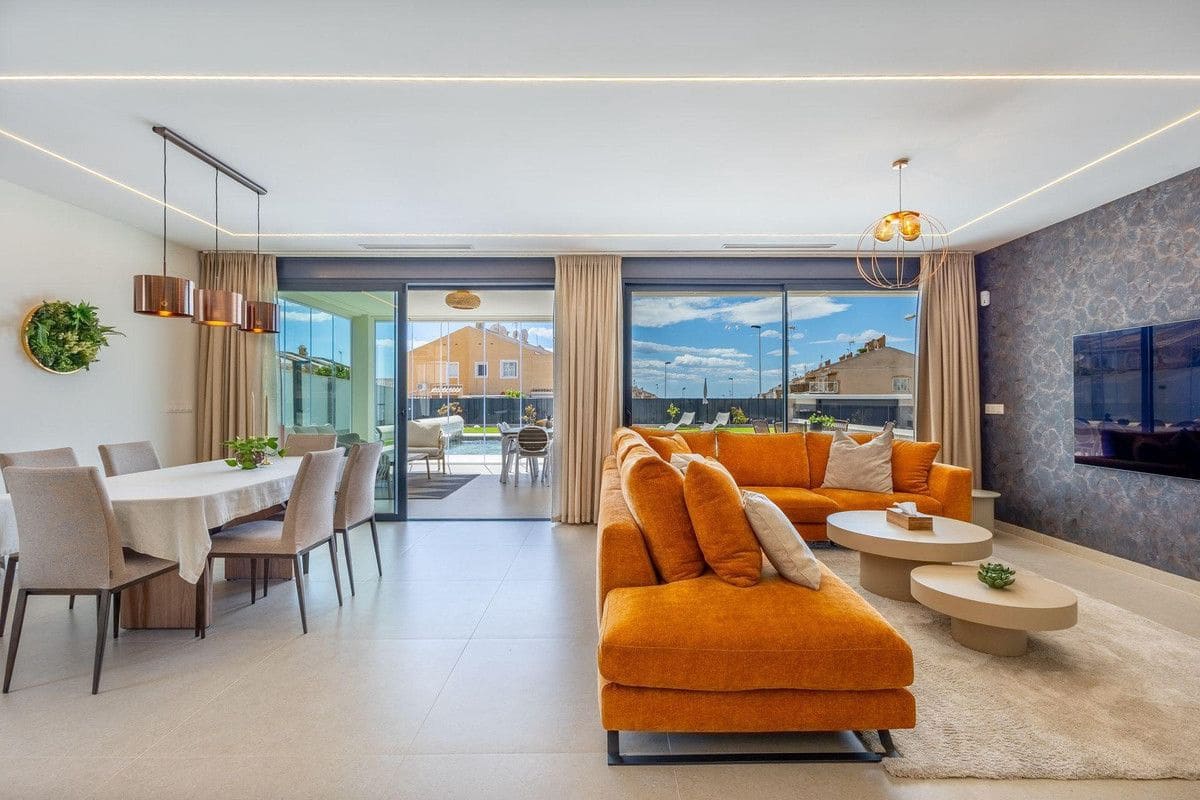 4 sovrum Villa till salu i Torrevieja - 1 675 000 € (Ref: 10080855)
