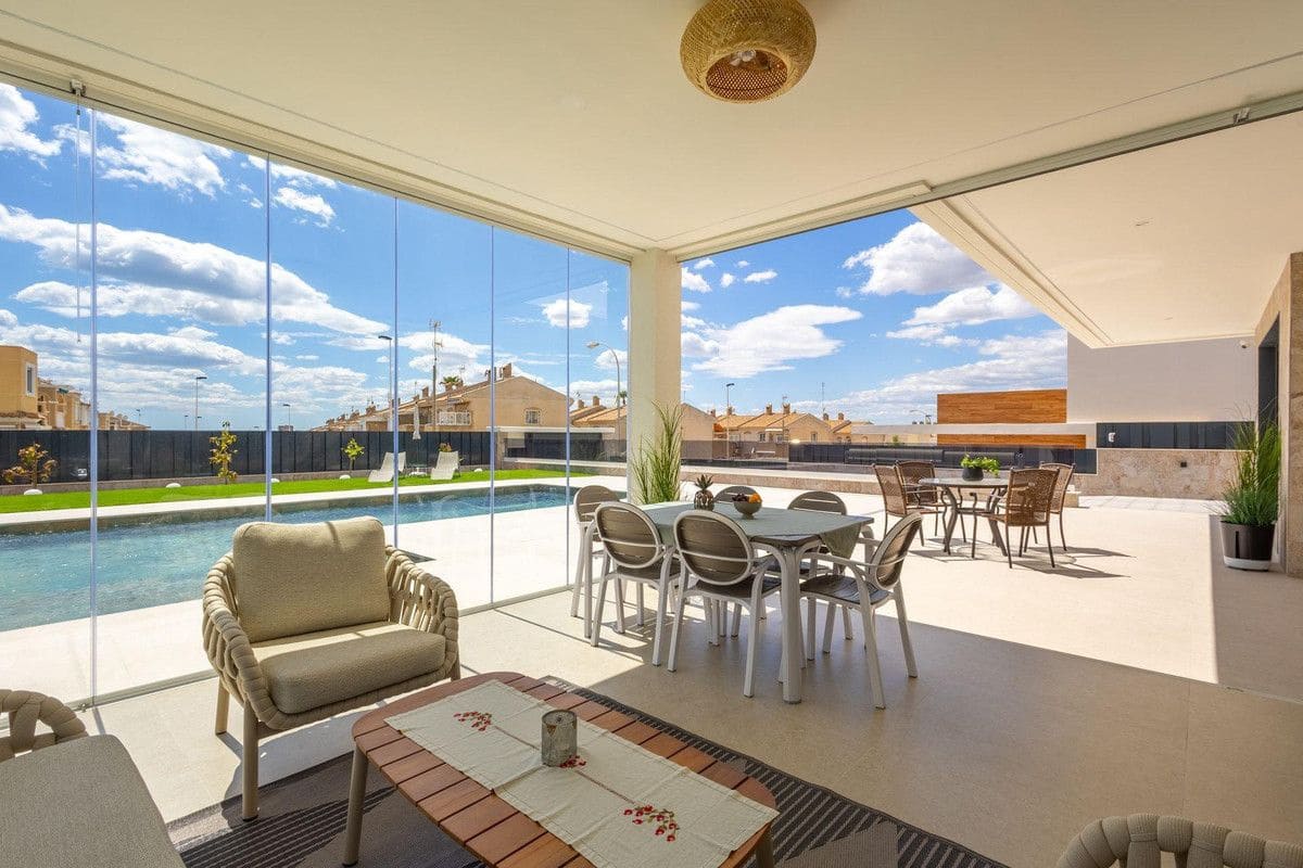 4 sovrum Villa till salu i Torrevieja - 1 675 000 € (Ref: 10080855)