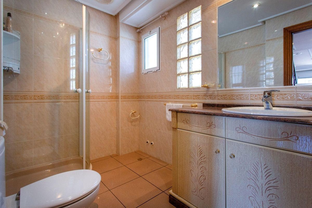 4 makuuhuone Huvila myytävänä paikassa Torrevieja - 525 000 € (Ref: 10080859)