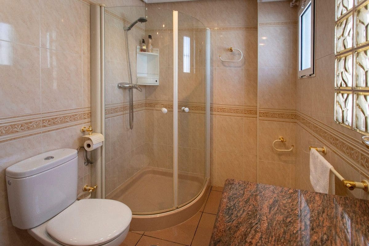 4 makuuhuone Huvila myytävänä paikassa Torrevieja - 525 000 € (Ref: 10080859)