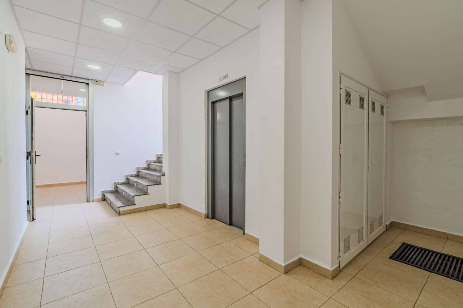 Kommersiell till salu i Torrevieja - 159 000 € (Ref: 10081654)