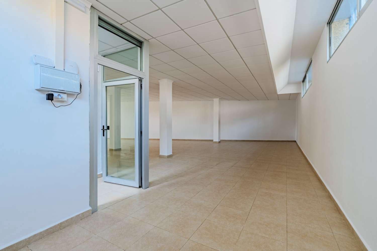 Kommersiell till salu i Torrevieja - 159 000 € (Ref: 10081654)