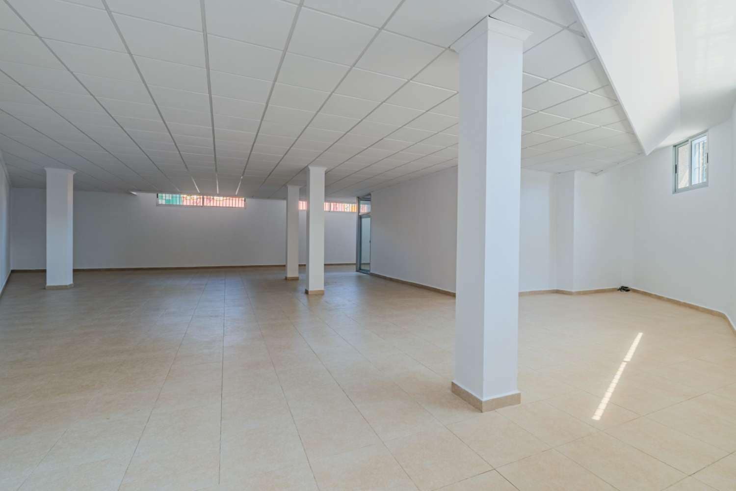 Kommersiell till salu i Torrevieja - 159 000 € (Ref: 10081654)