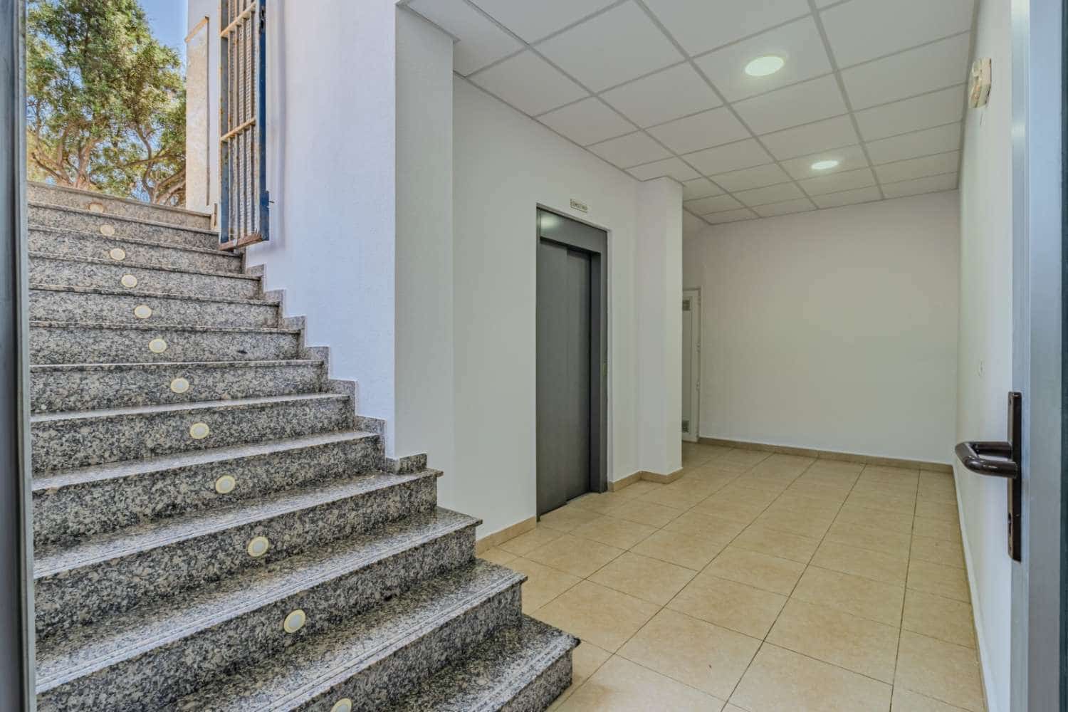 Kommersiell till salu i Torrevieja - 159 000 € (Ref: 10081654)