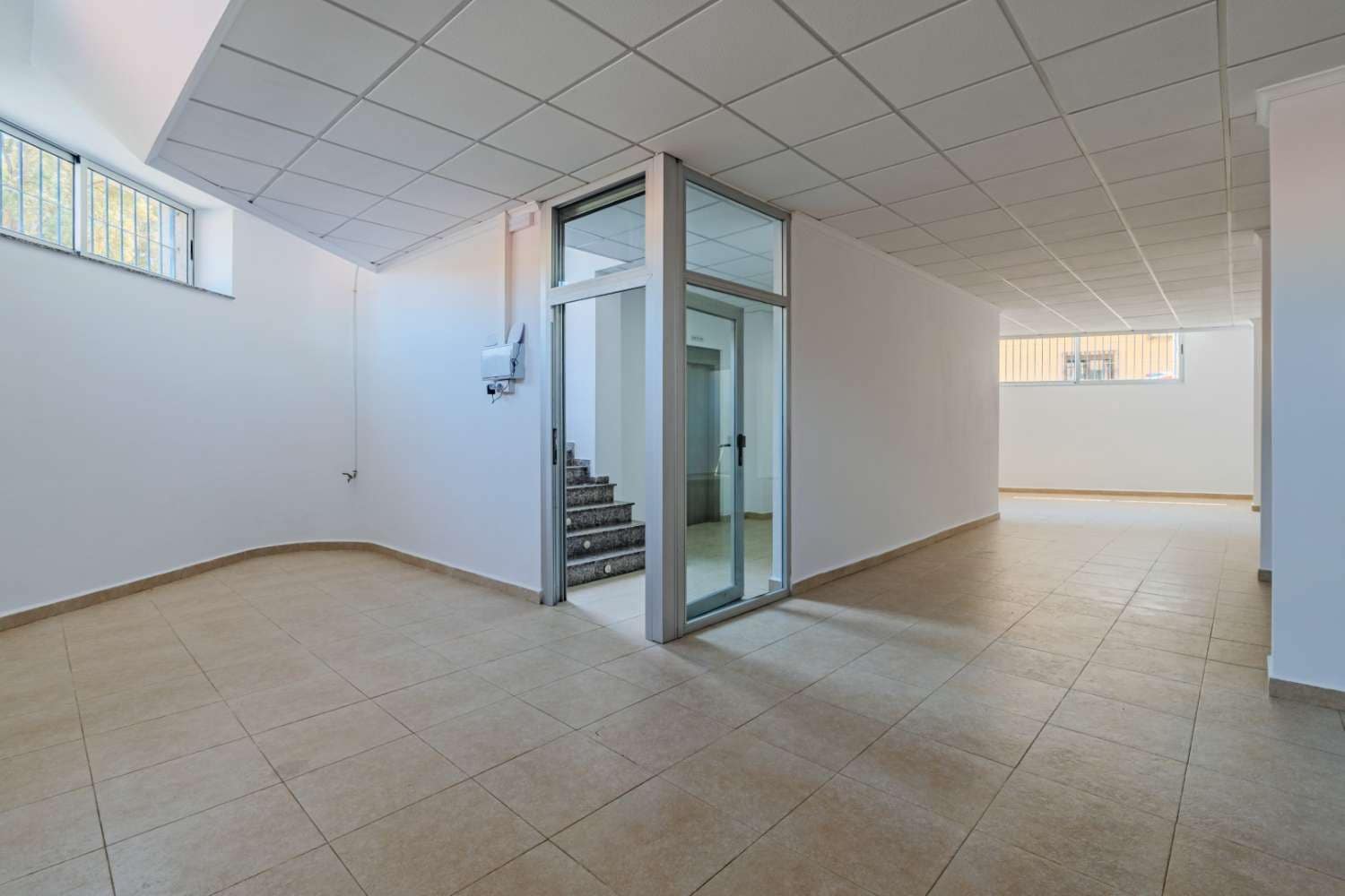 Kommersiell till salu i Torrevieja - 159 000 € (Ref: 10081654)