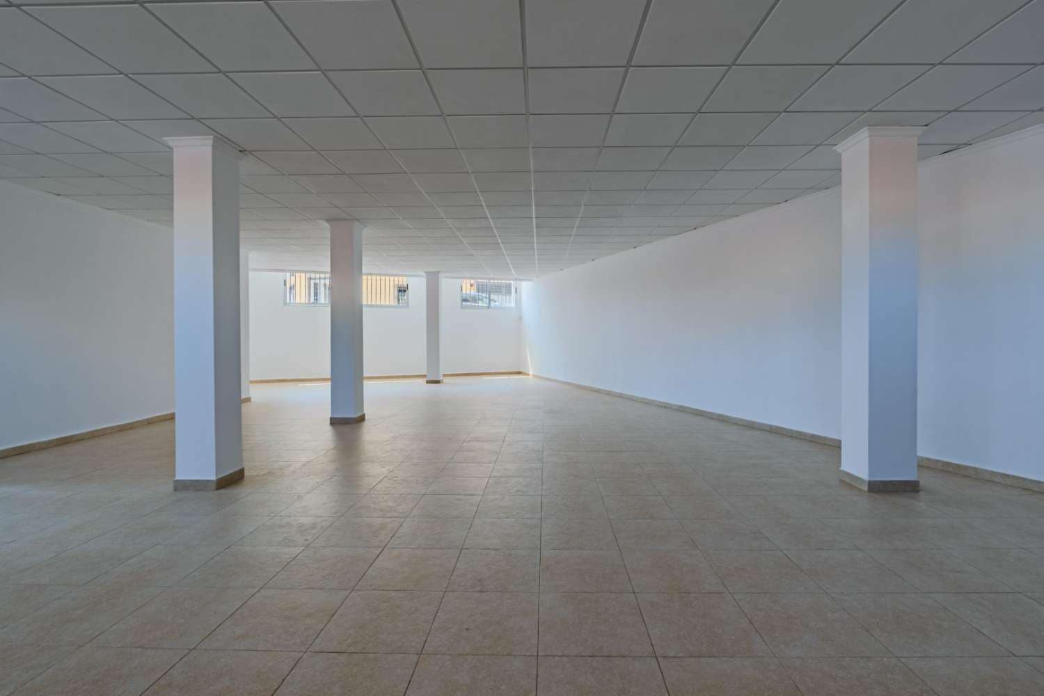 Kommersiell till salu i Torrevieja - 159 000 € (Ref: 10081654)