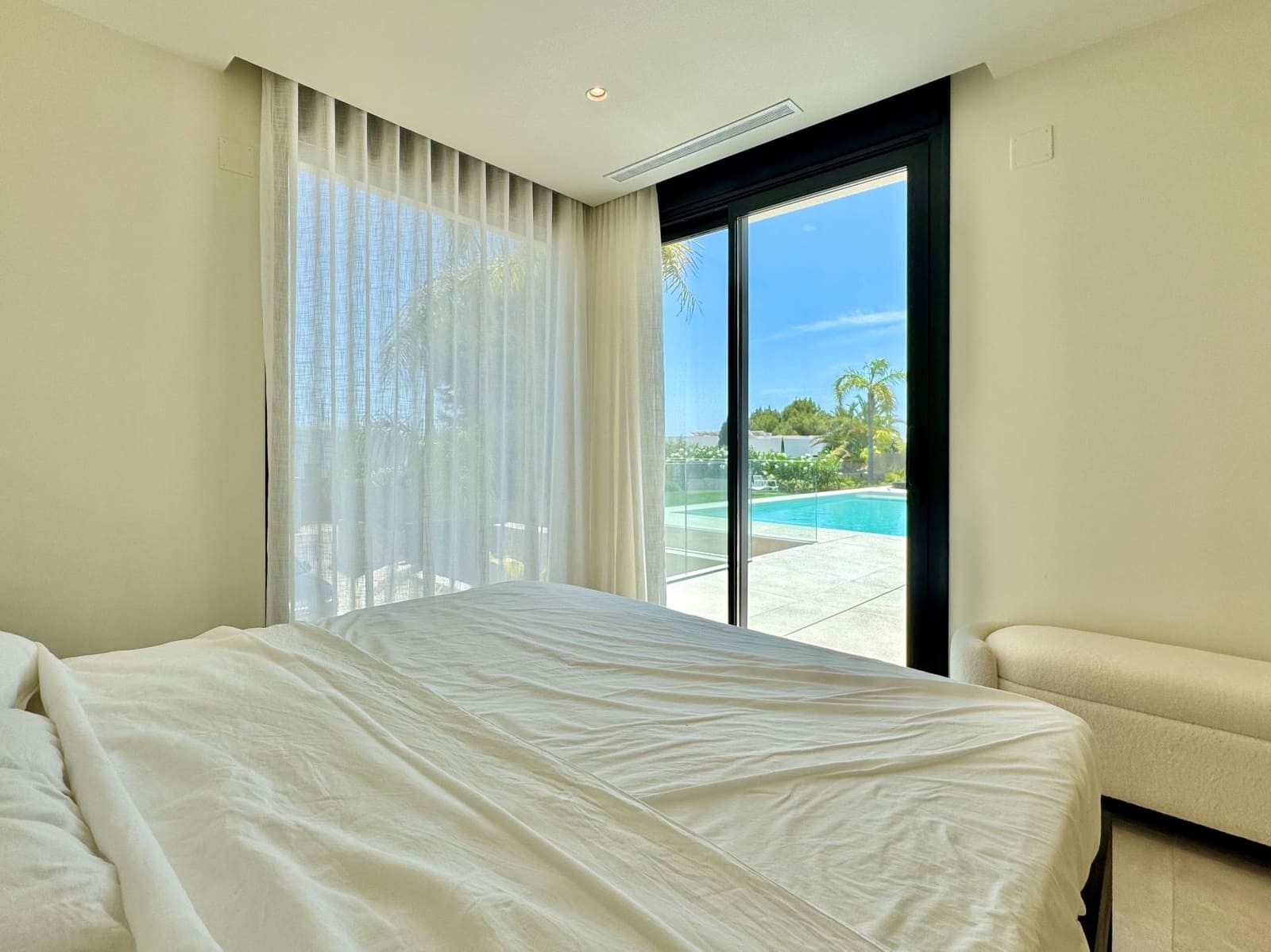 Chalet de 4 habitaciones en Las Colinas Golf en venta con piscina - 1.950.000 € (Ref: 10085126)