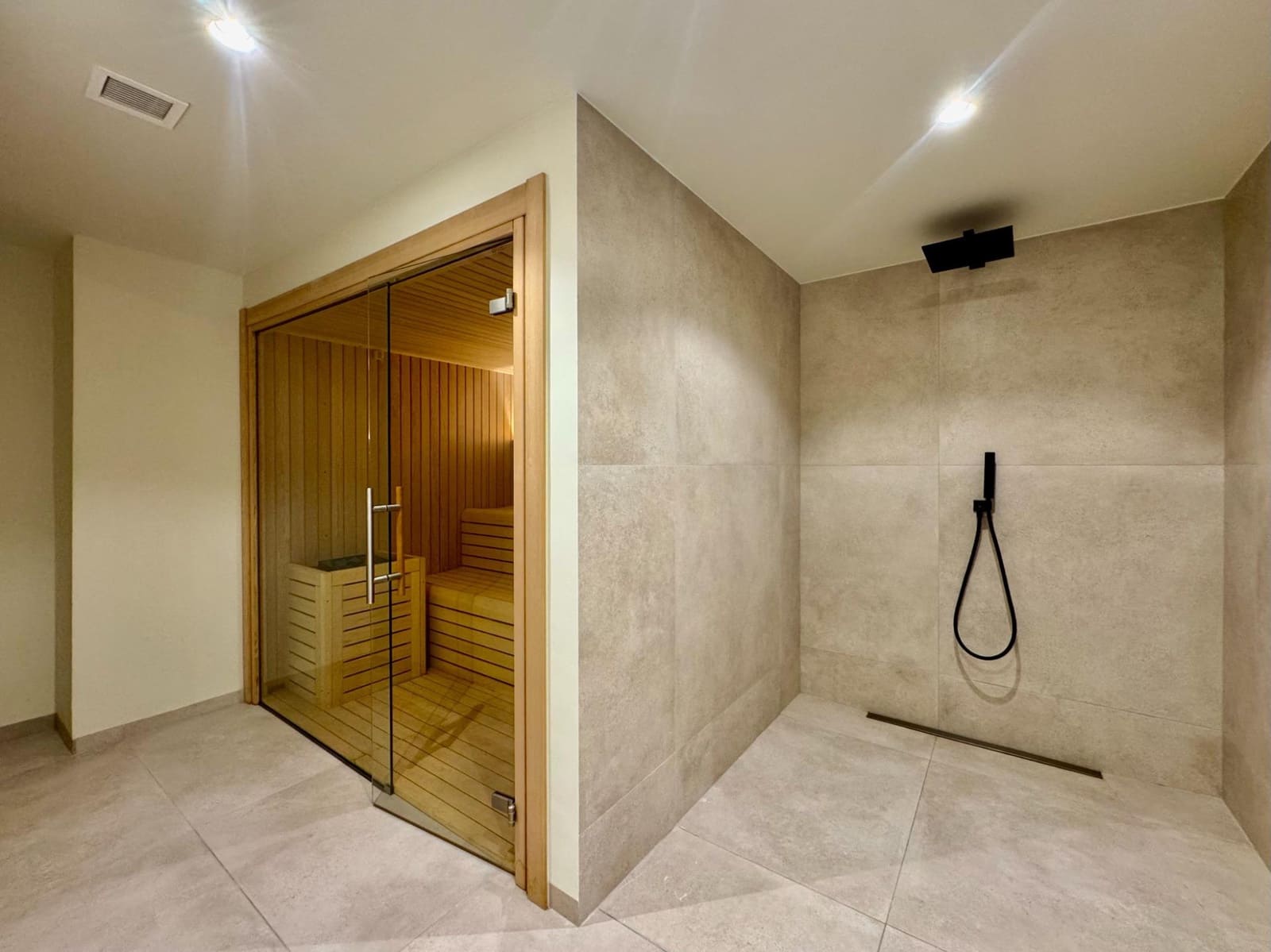 Chalet de 4 habitaciones en Las Colinas Golf en venta con piscina - 1.950.000 € (Ref: 10085126)