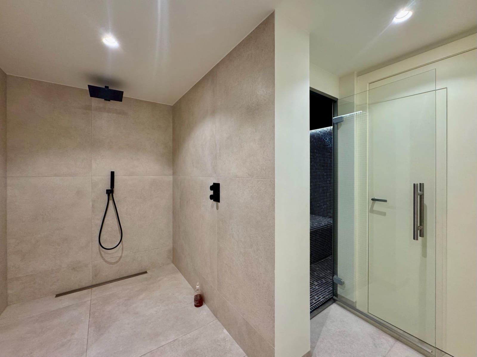 Chalet de 4 habitaciones en Las Colinas Golf en venta con piscina - 1.950.000 € (Ref: 10085126)