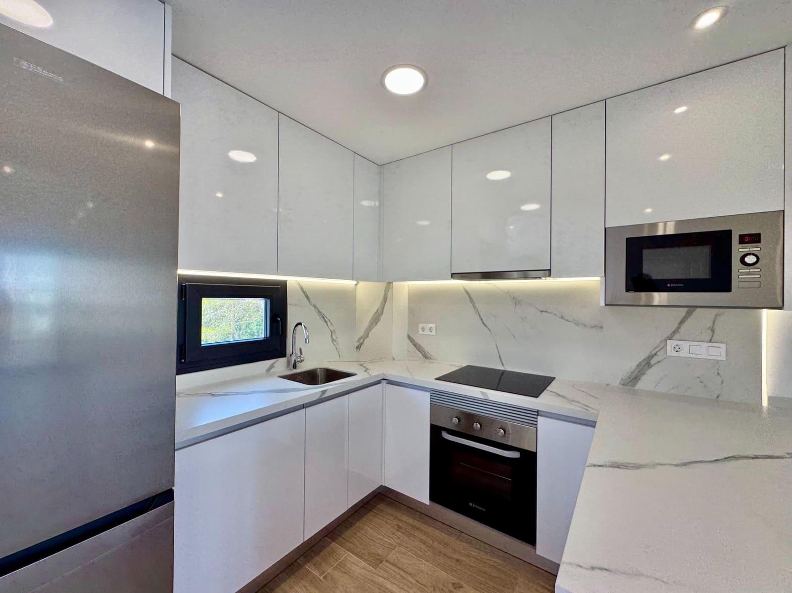 2 slaapkamer Penthouse te koop in Los Balcones met zwembad - € 359.900 (Ref: 10085131)