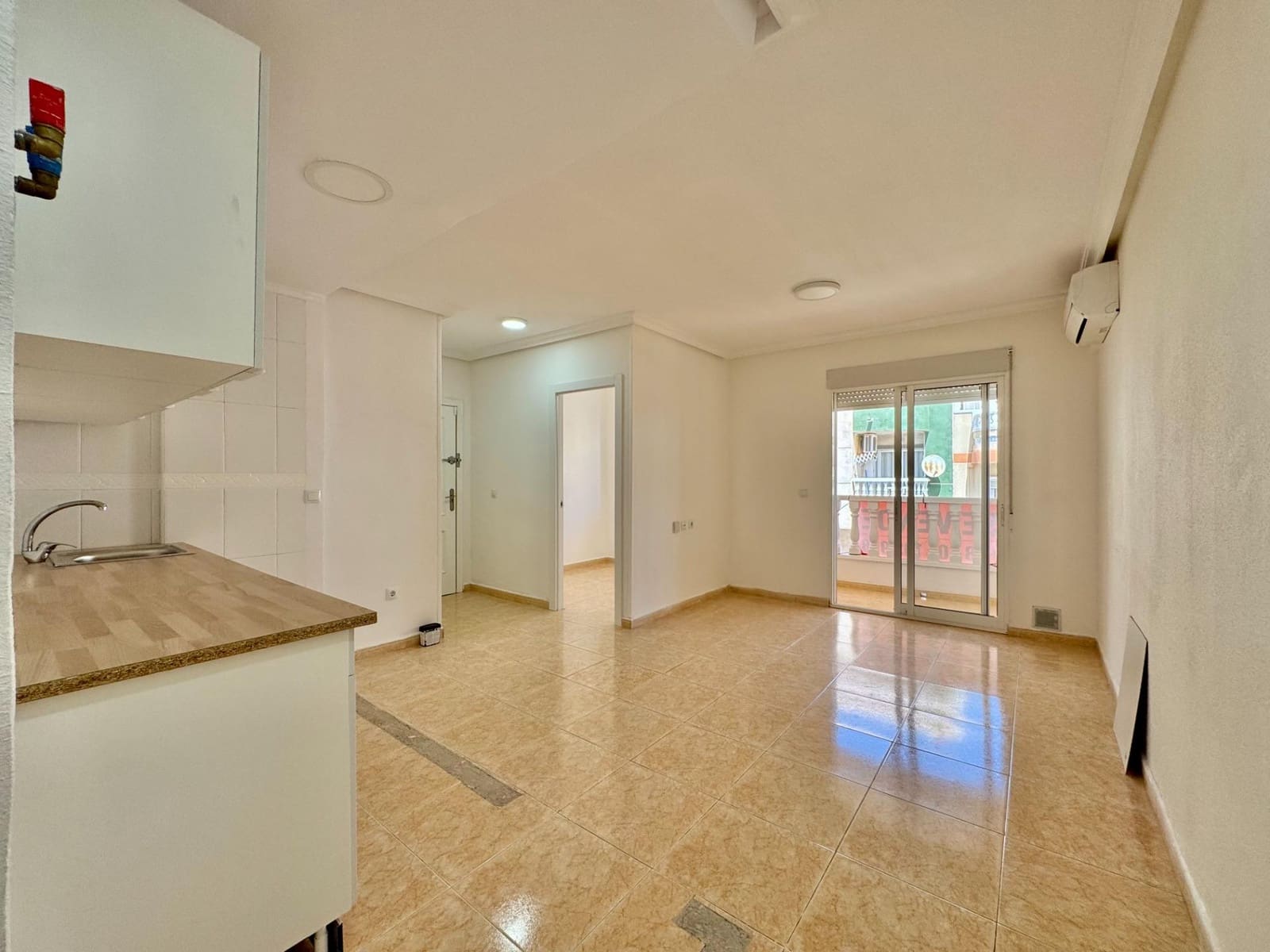 2 slaapkamer Appartement te koop in Torrevieja - € 137.500 (Ref: 10085141)