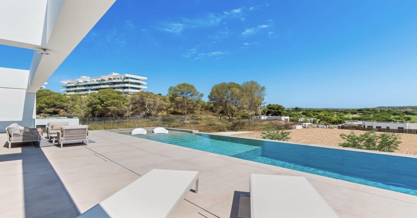 Chalet de 4 habitaciones en Las Colinas Golf en venta - 1.879.000 € (Ref: 10085142)