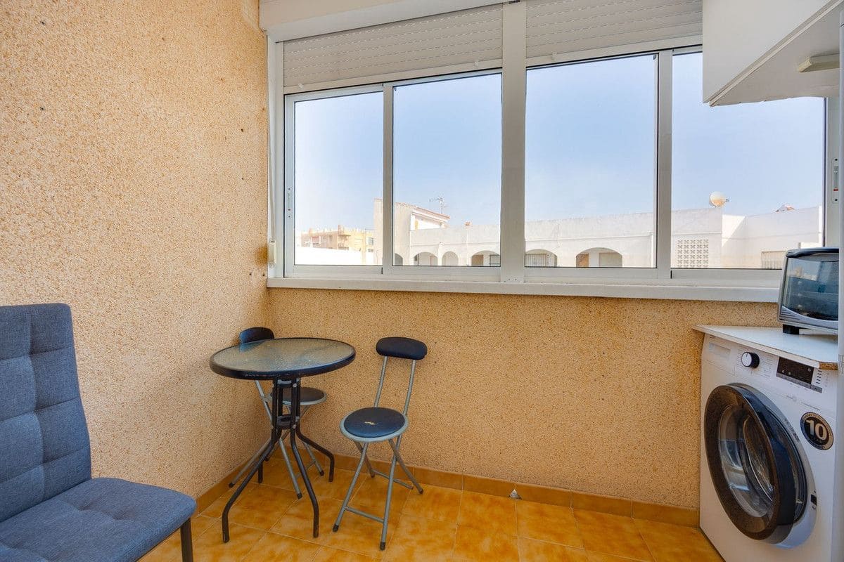 2 soverom Leilighet til salgs i Torrevieja med svømmebasseng - € 140 000 (Ref: 10085789)