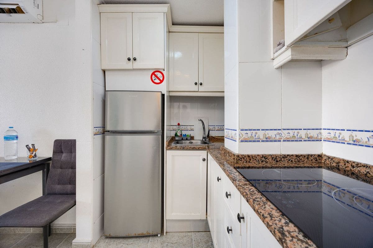 2 soverom Leilighet til salgs i Torrevieja med svømmebasseng - € 140 000 (Ref: 10085789)