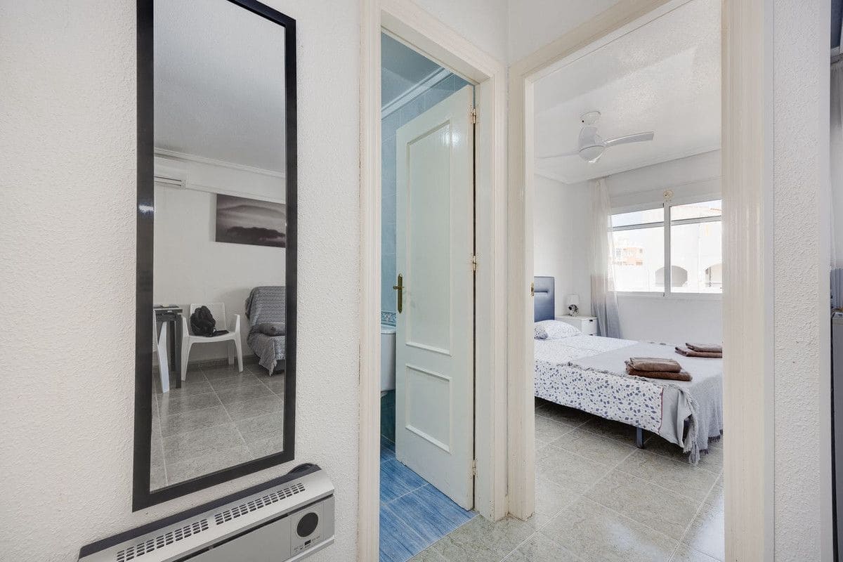 2 soverom Leilighet til salgs i Torrevieja med svømmebasseng - € 140 000 (Ref: 10085789)