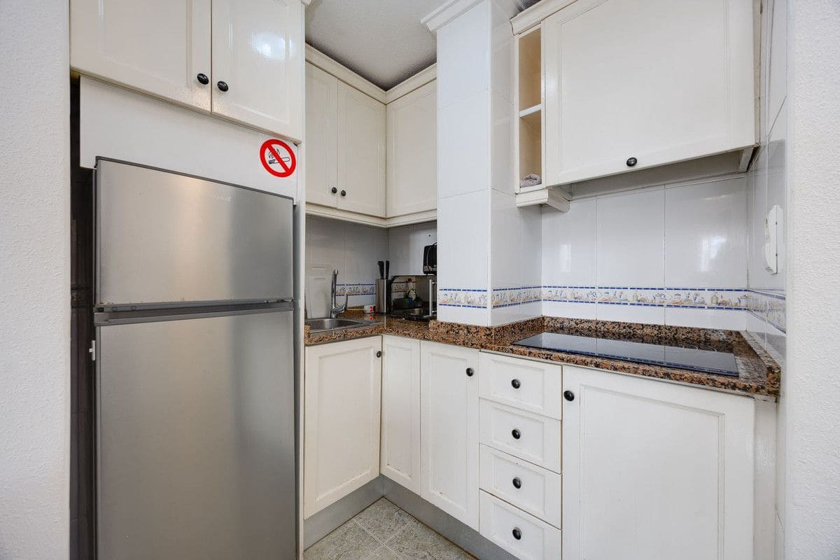 2 soverom Leilighet til salgs i Torrevieja med svømmebasseng - € 140 000 (Ref: 10085789)