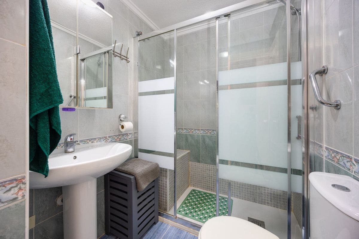 2 soverom Leilighet til salgs i Torrevieja med svømmebasseng - € 140 000 (Ref: 10085789)