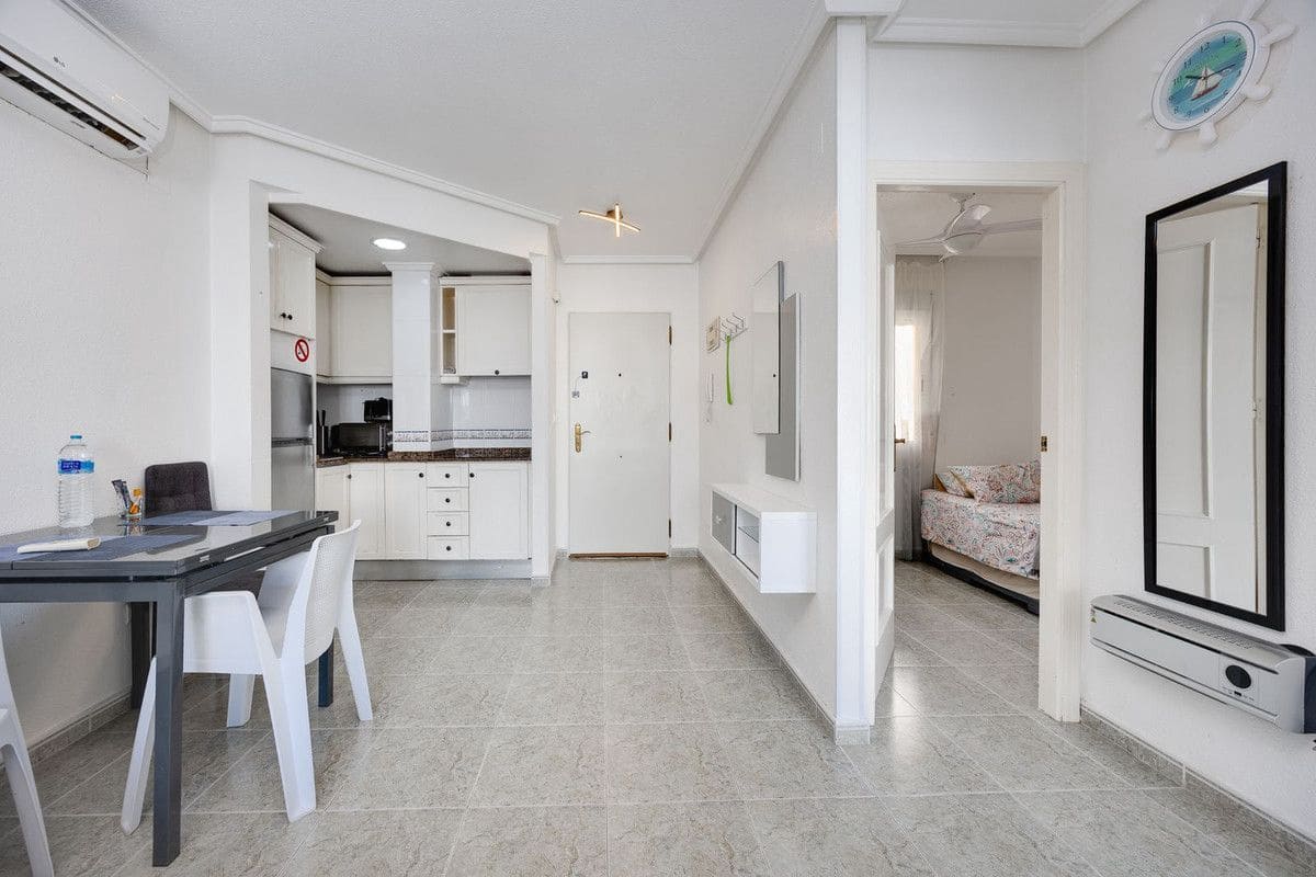 2 soverom Leilighet til salgs i Torrevieja med svømmebasseng - € 140 000 (Ref: 10085789)
