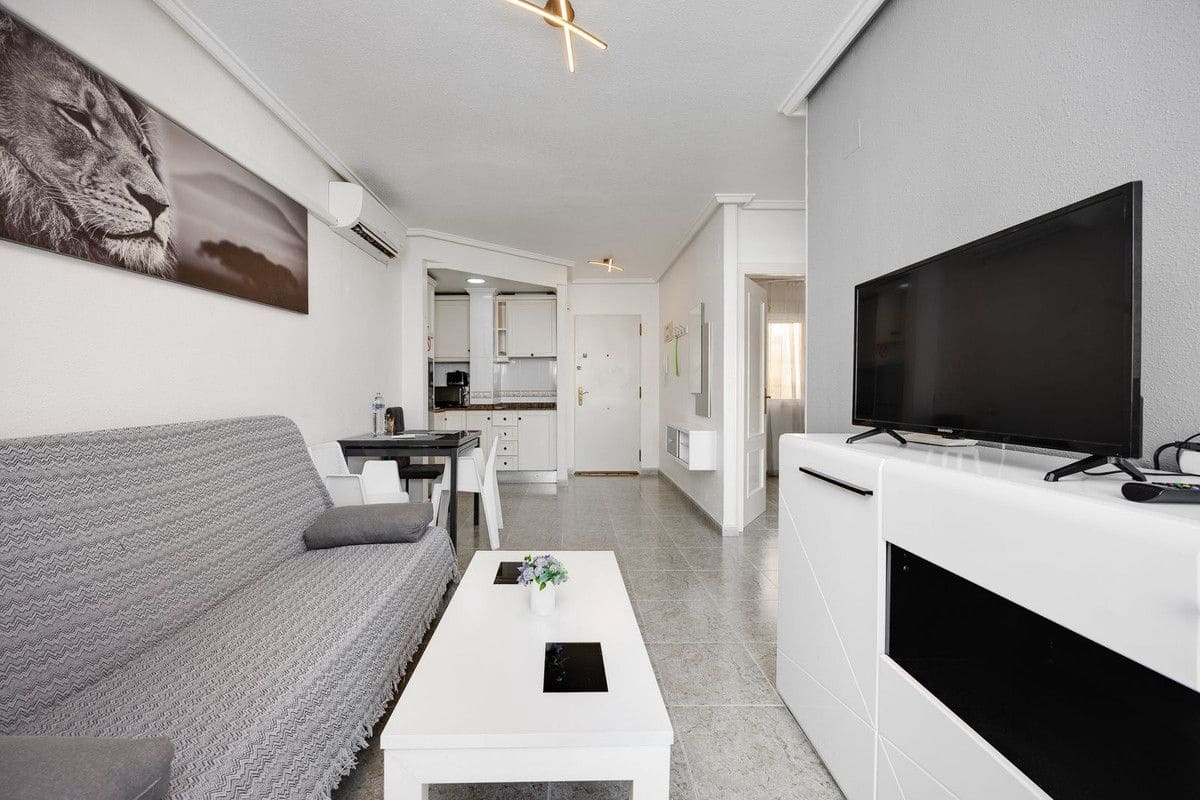 2 soverom Leilighet til salgs i Torrevieja med svømmebasseng - € 140 000 (Ref: 10085789)