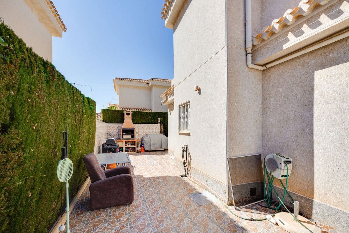 3 soveværelse Villa til salg i Orihuela Costa - € 389.000 (Ref: 10085790)