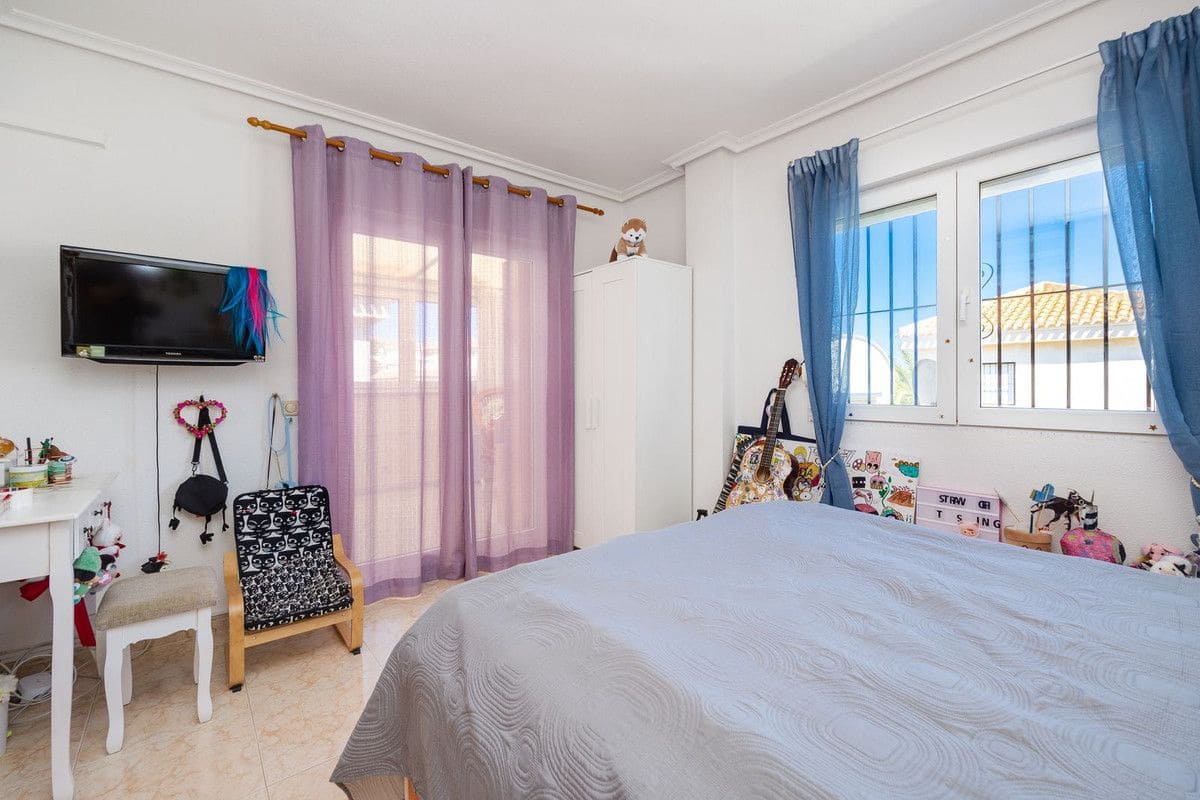 3 soveværelse Villa til salg i Orihuela Costa - € 389.000 (Ref: 10085790)