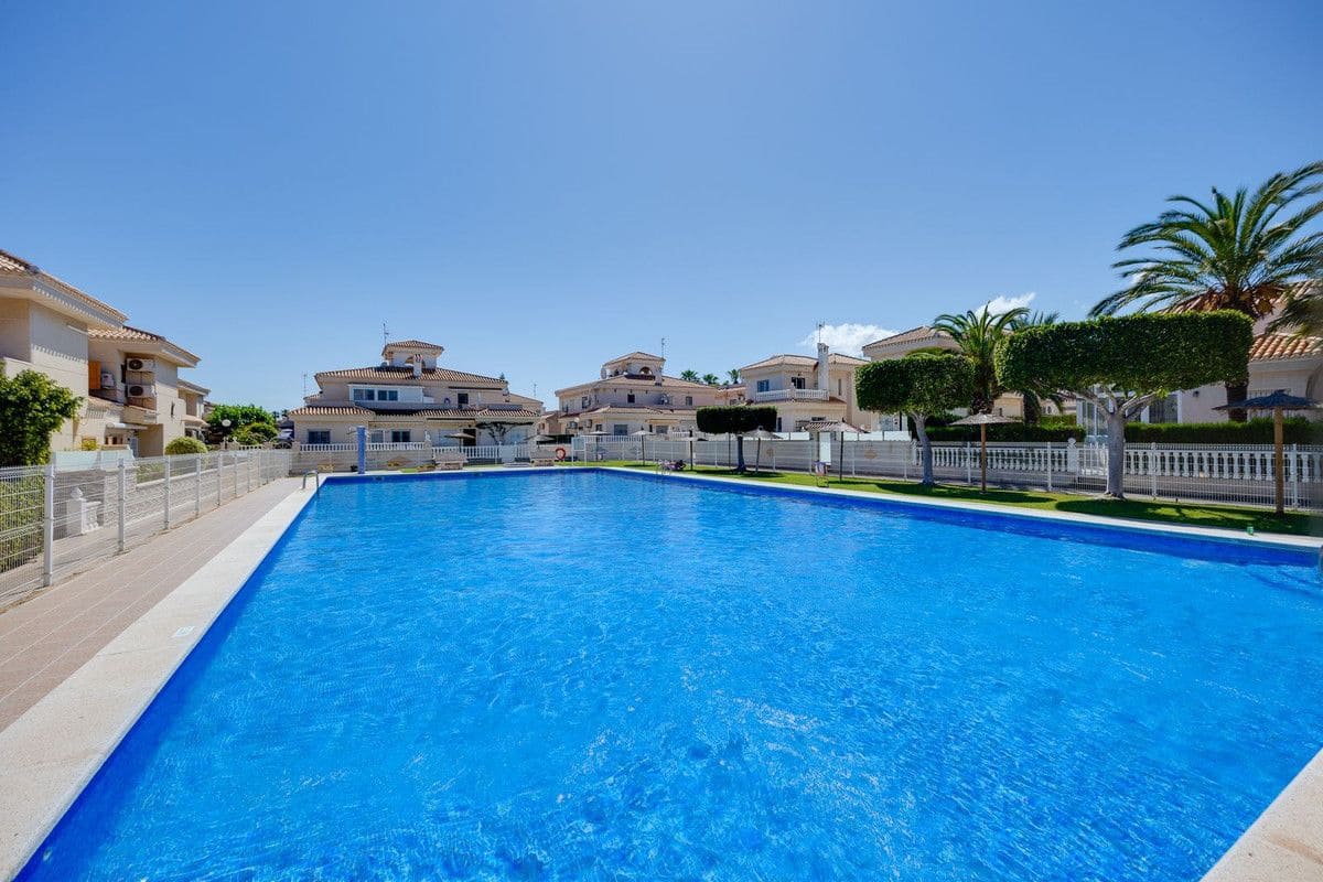 3 soveværelse Villa til salg i Orihuela Costa - € 389.000 (Ref: 10085790)