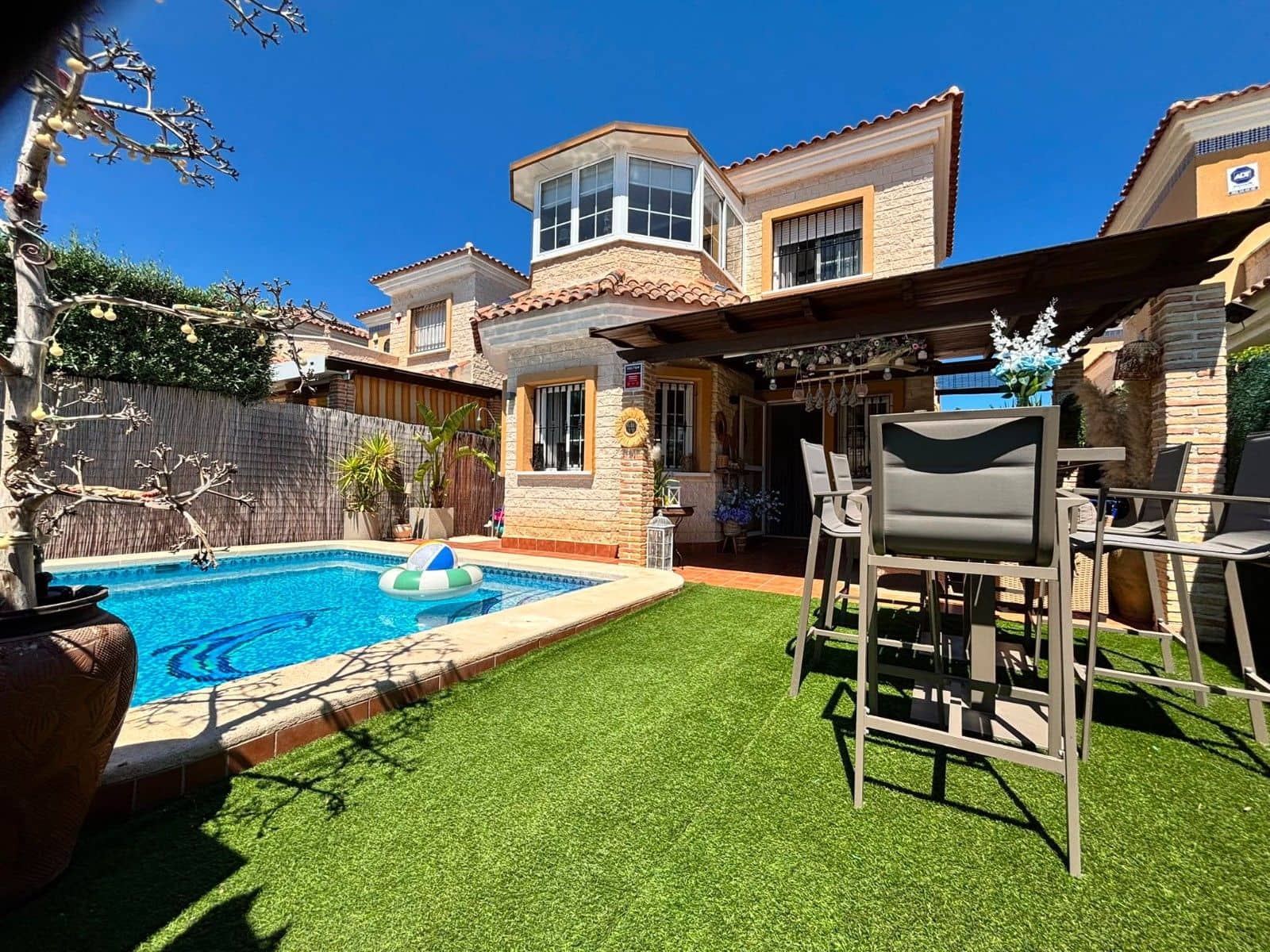 2 Zimmer Villa zu verkaufen in Torrevieja mit Pool - 299.500 € (Ref: 10085798)