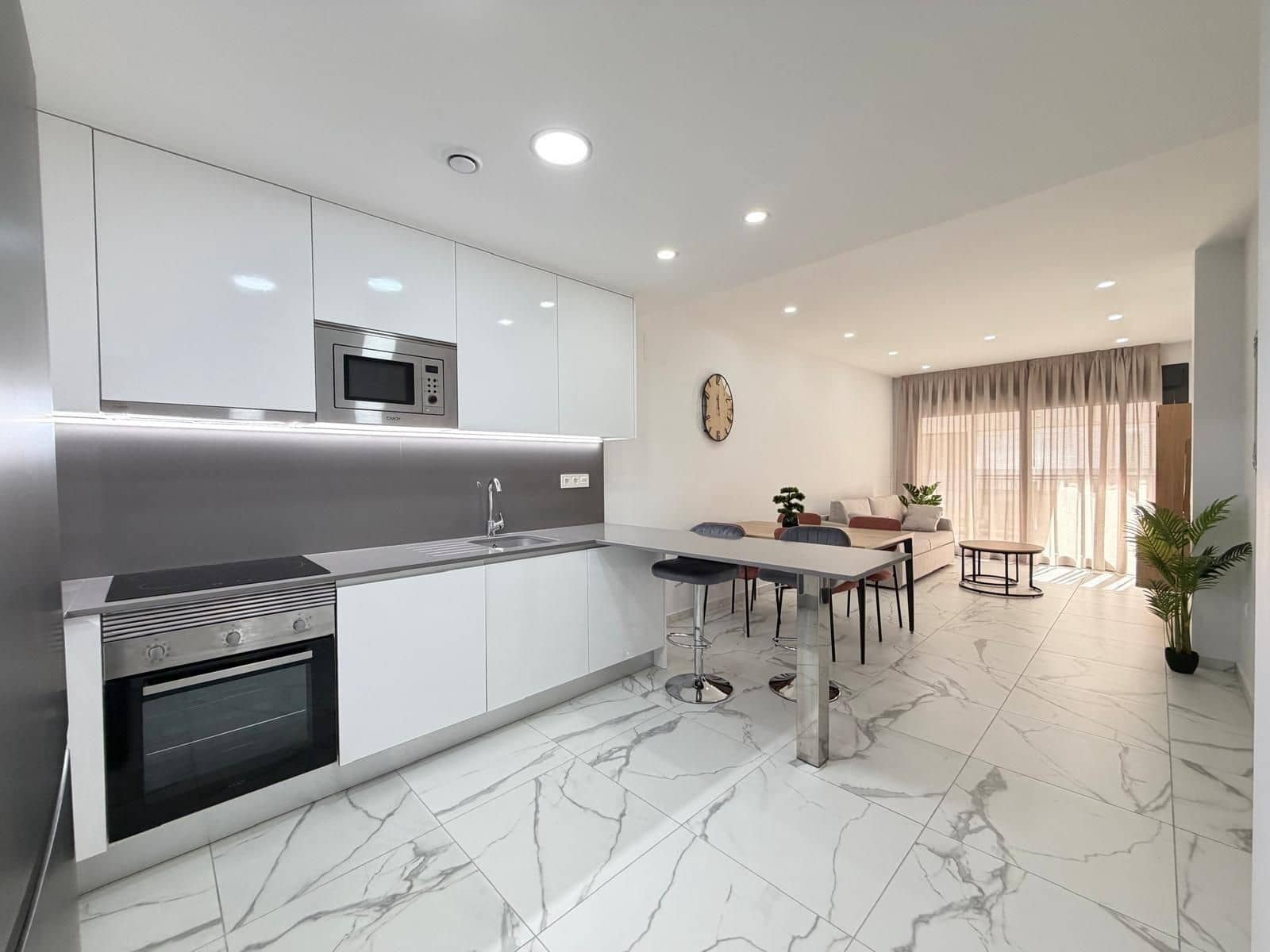 2 Zimmer Apartment zu verkaufen in Torrevieja mit Pool - 326.900 € (Ref: 10085853)