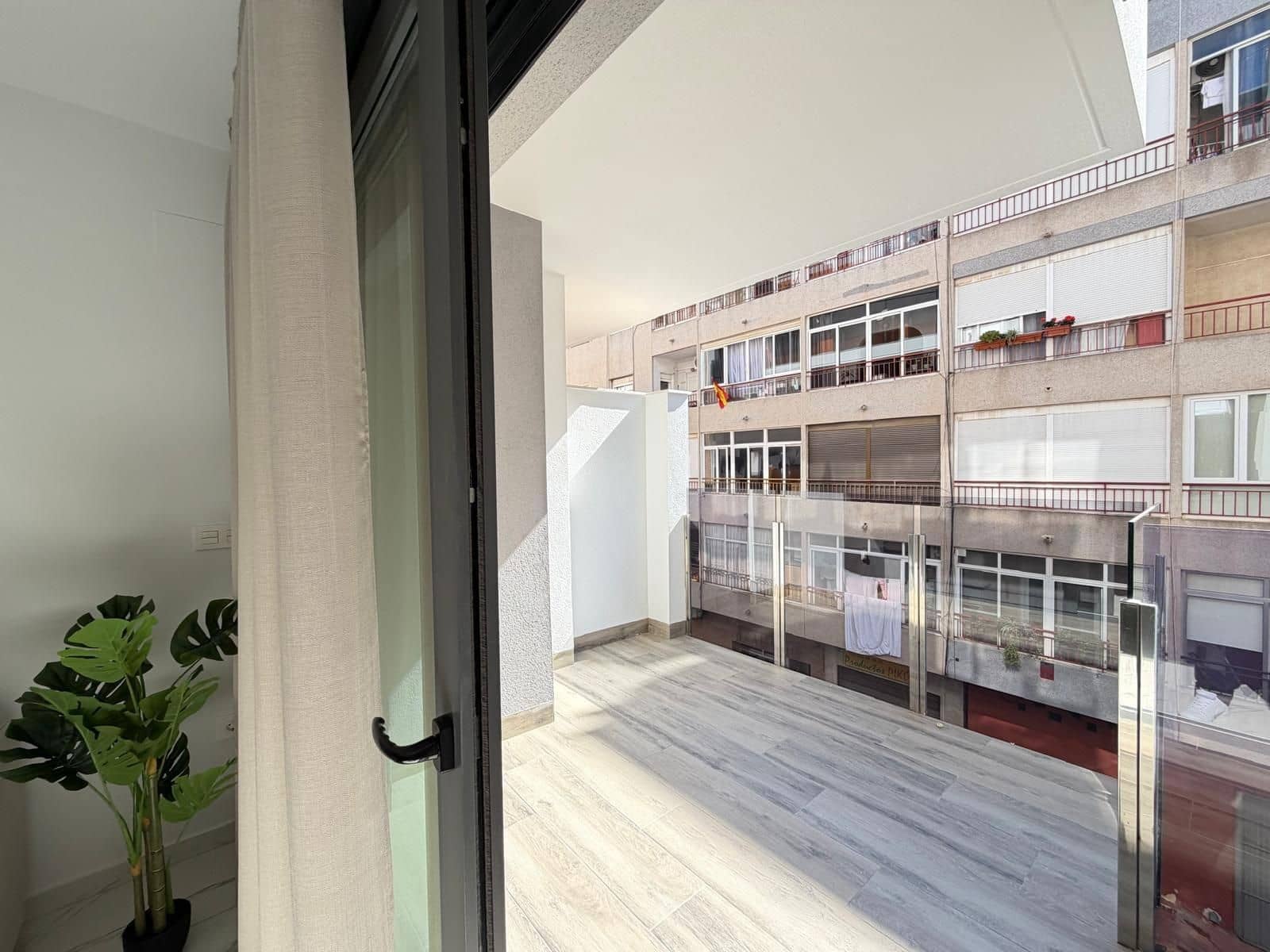 2 Zimmer Apartment zu verkaufen in Torrevieja mit Pool - 326.900 € (Ref: 10085853)