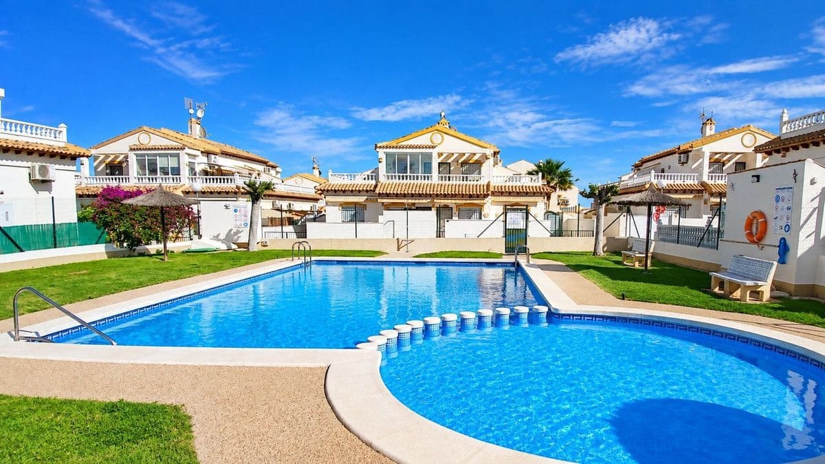 3 soverom Villa til salgs i Orihuela Costa med svømmebasseng - € 268 800 (Ref: 10085856)