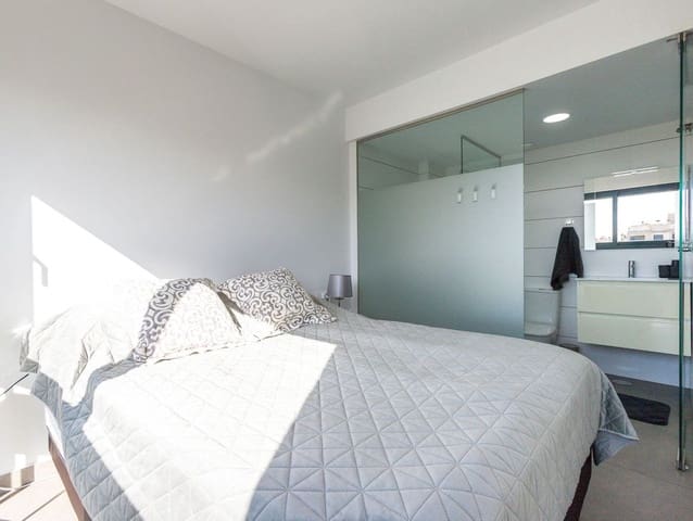 2 slaapkamer Appartement te koop in Blue Lagoon met zwembad - € 298.000 (Ref: 10085877)