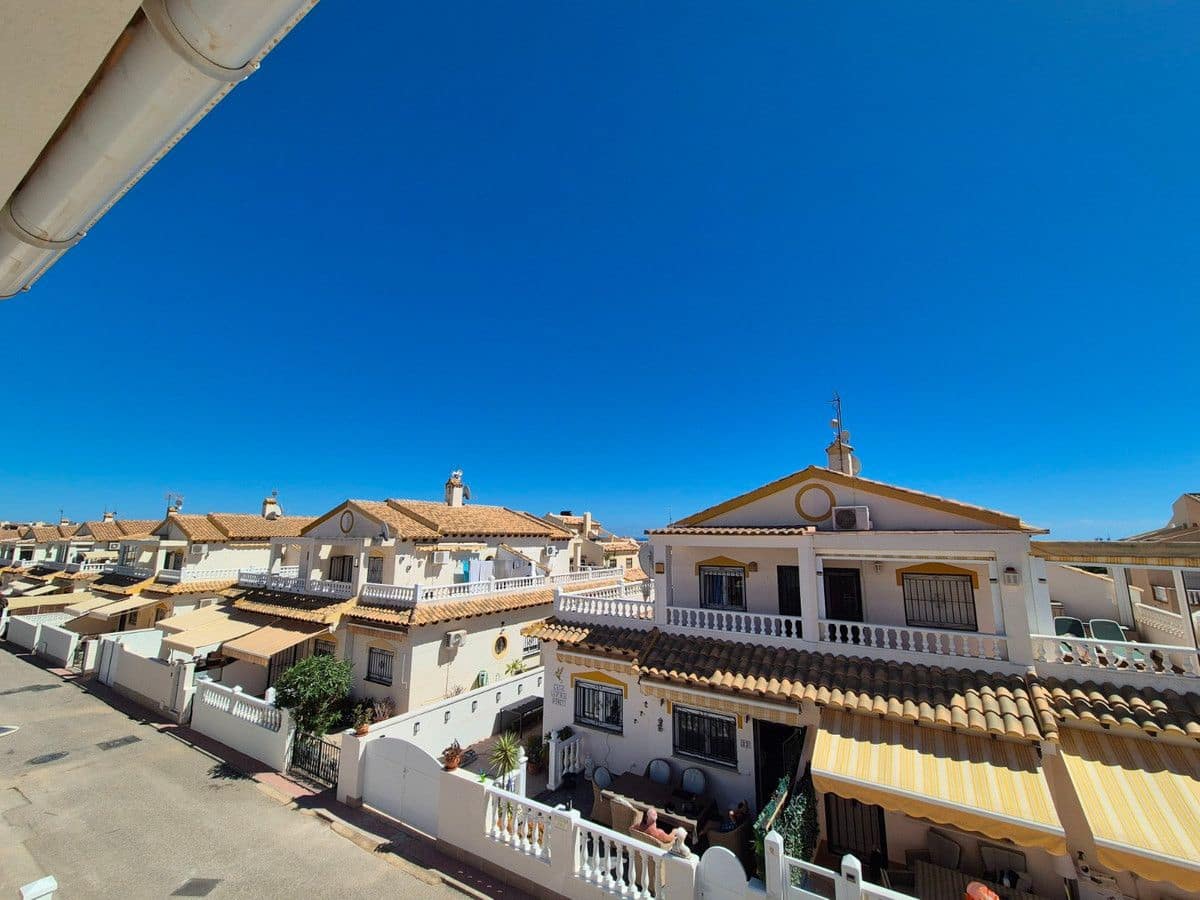3 sovrum Semi-fristående Villa till salu i Orihuela Costa med pool - 268 800 € (Ref: 10085913)