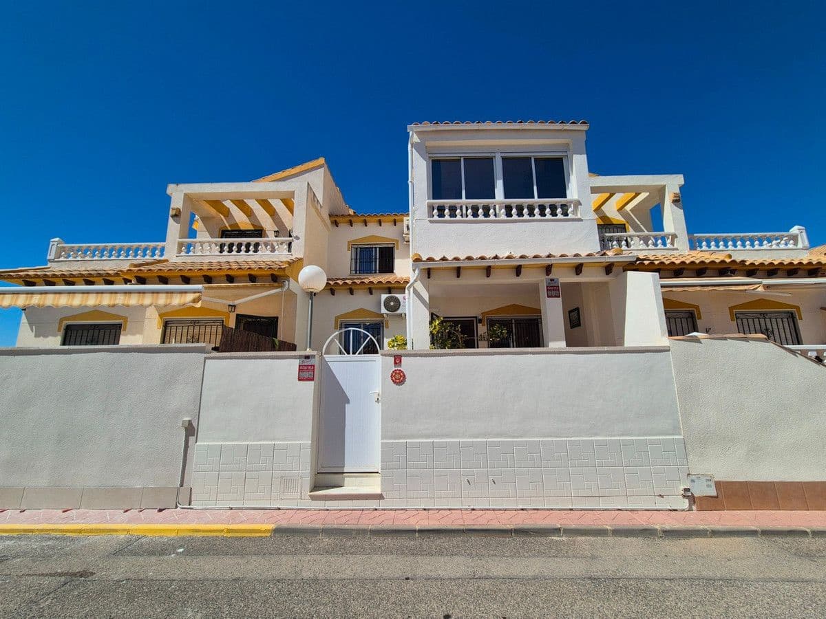 3 sovrum Semi-fristående Villa till salu i Orihuela Costa med pool - 268 800 € (Ref: 10085913)