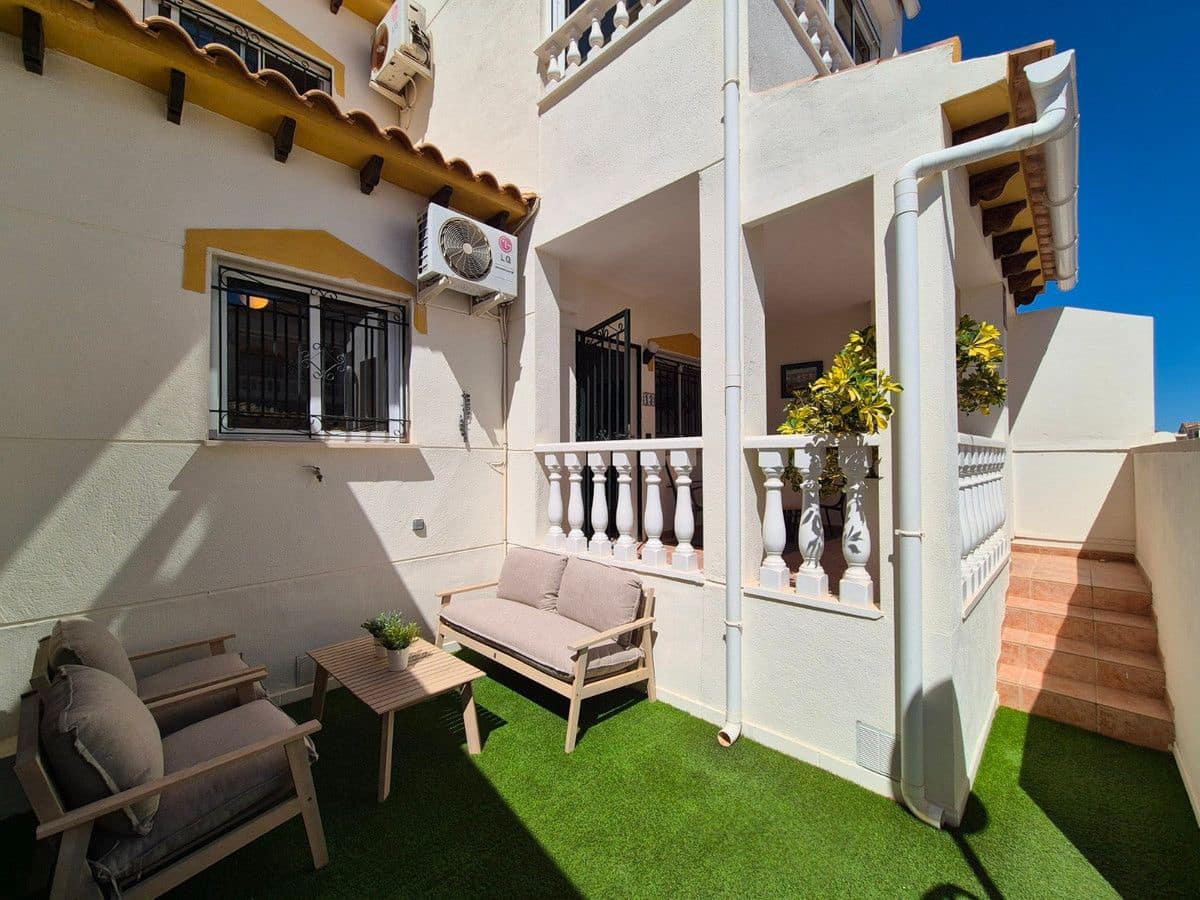3 sovrum Semi-fristående Villa till salu i Orihuela Costa med pool - 268 800 € (Ref: 10085913)