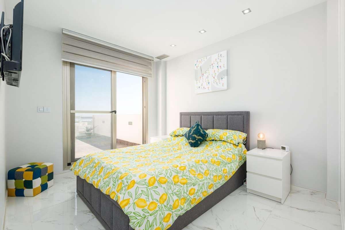 3 sypialnia Willa na sprzedaż w Torrevieja z basenem - 375 000 € (Ref: 10089288)