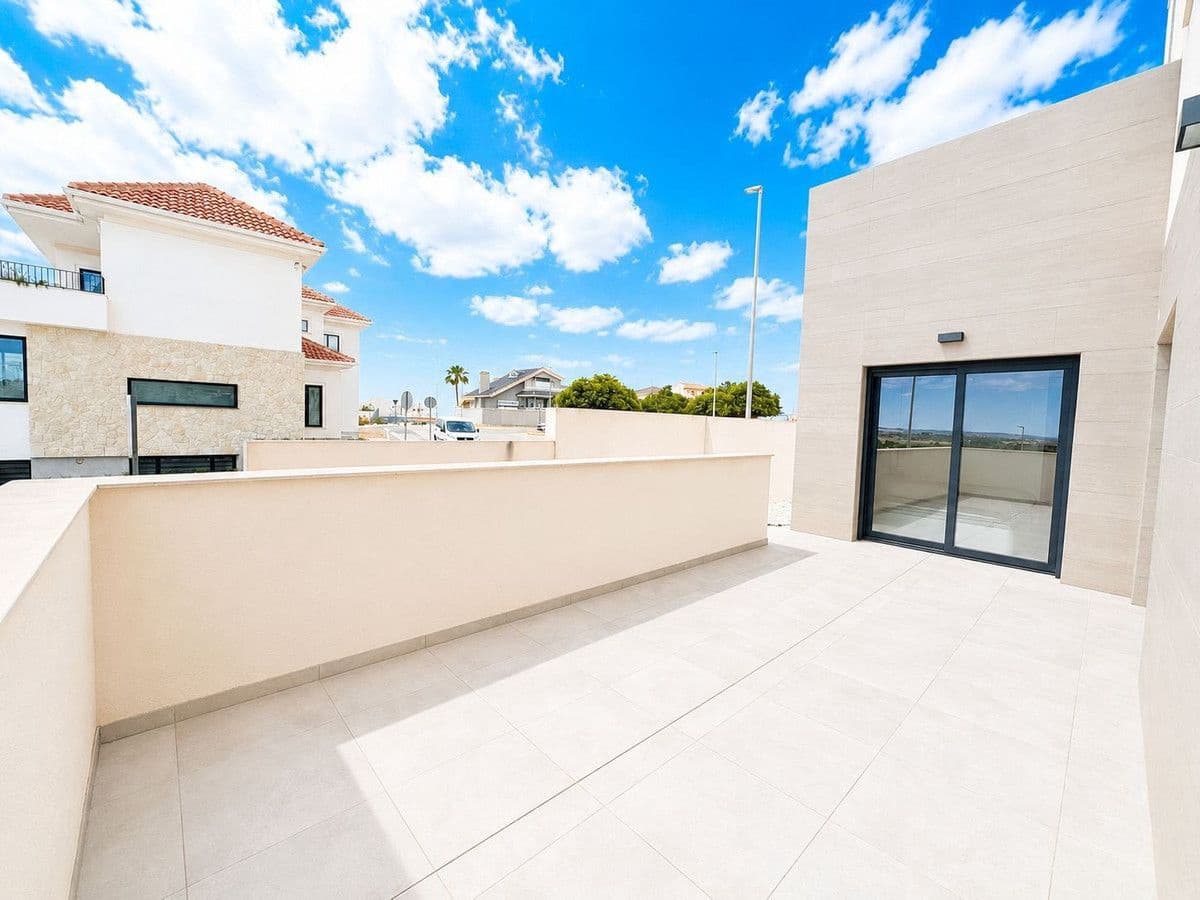 Chalet de 4 habitaciones en Benijófar en venta con piscina - 795.000 € (Ref: 10089291)