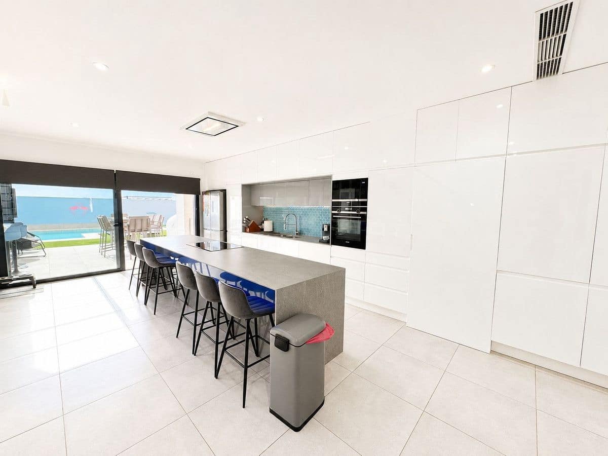 Chalet de 4 habitaciones en Benijófar en venta con piscina - 795.000 € (Ref: 10089291)