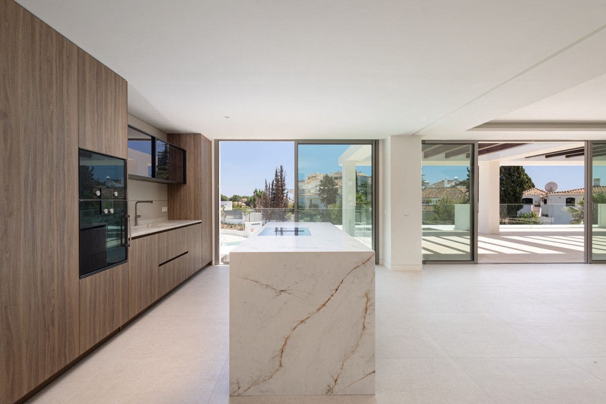 Apartamento de 4 habitaciones en Marbella en venta con piscina - 5.350.000 € (Ref: 10089309)